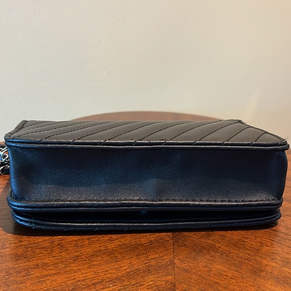 Badgley Mischka Vegan Quilted Small Crossbody bag Silvertone braided chain - Picture 7 of 13